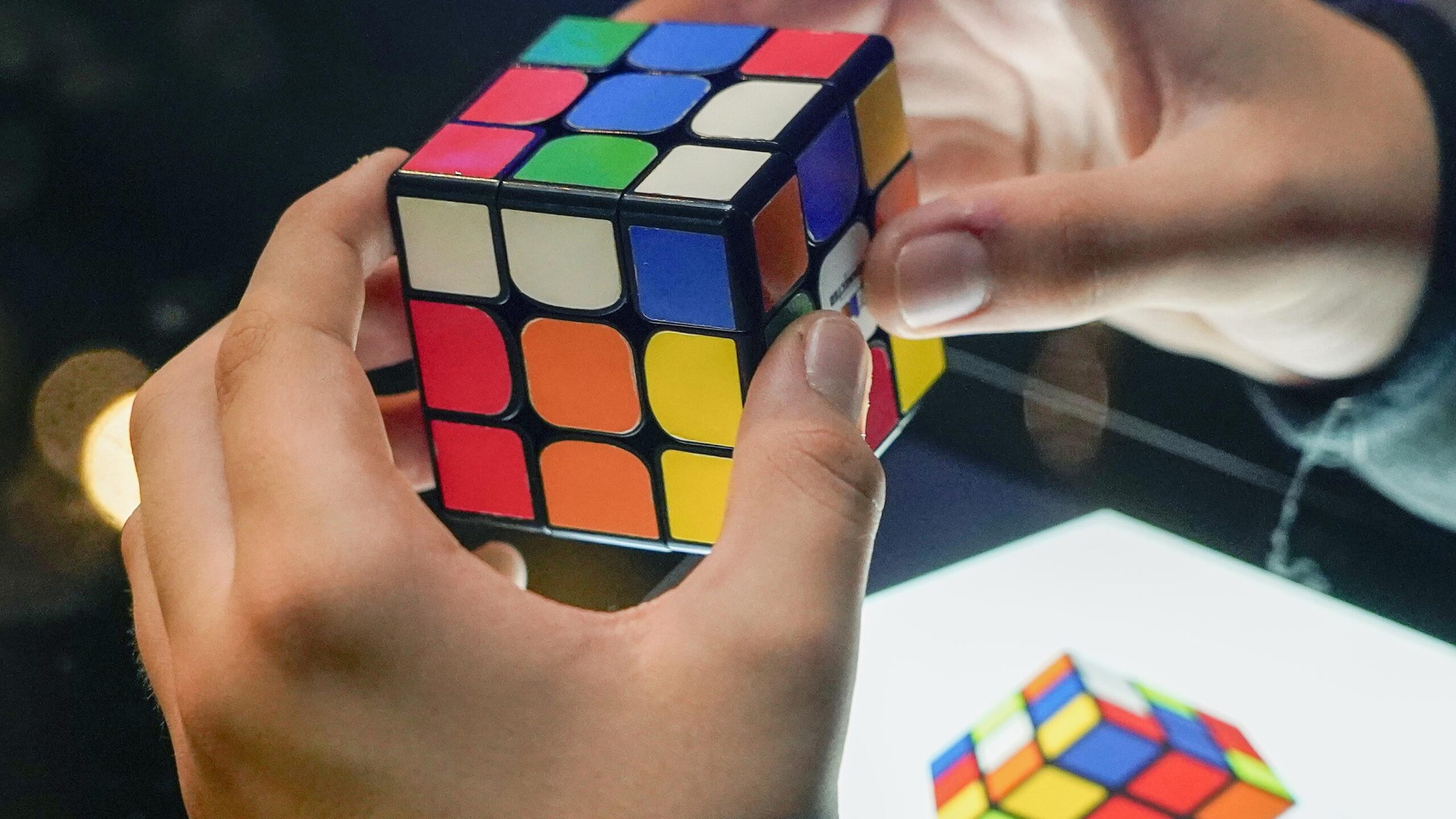 Magyarország a Rubik kocka 50 évét emlékeztető bélyegzővel ünnepli