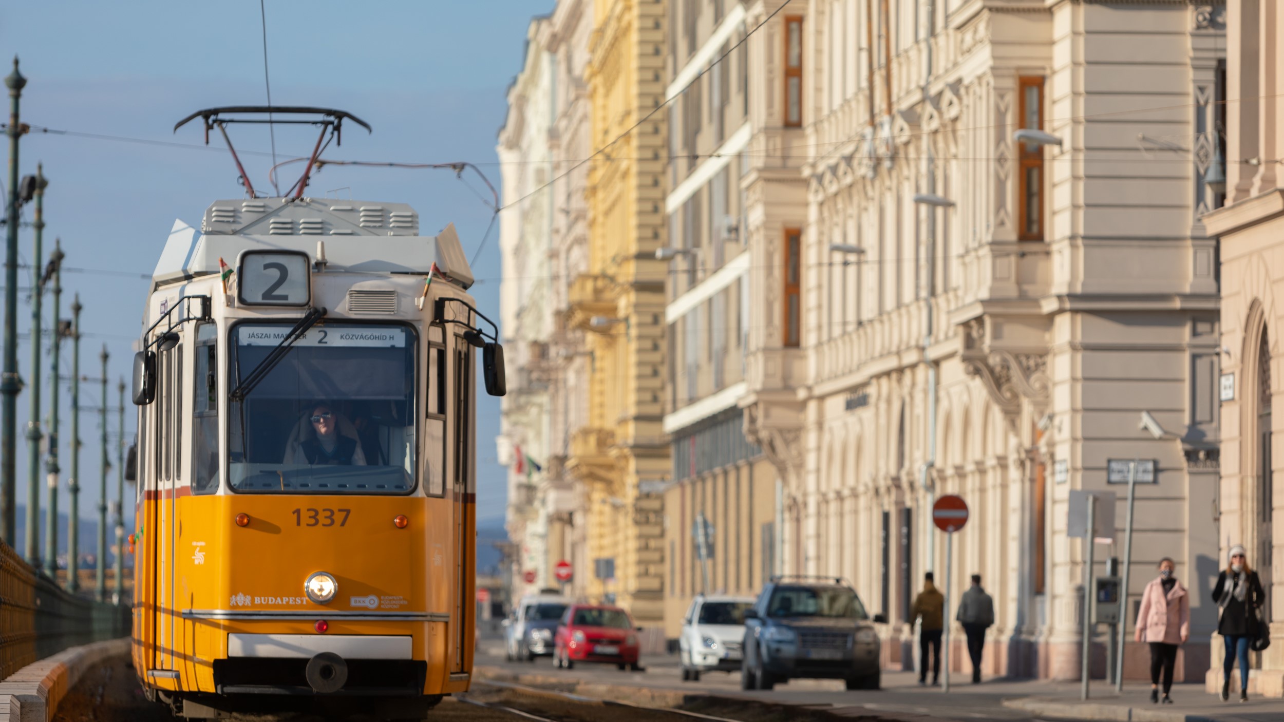 Budapest bemutatja a Metrobus rendszert a külvárosi tranzit javítása érdekében