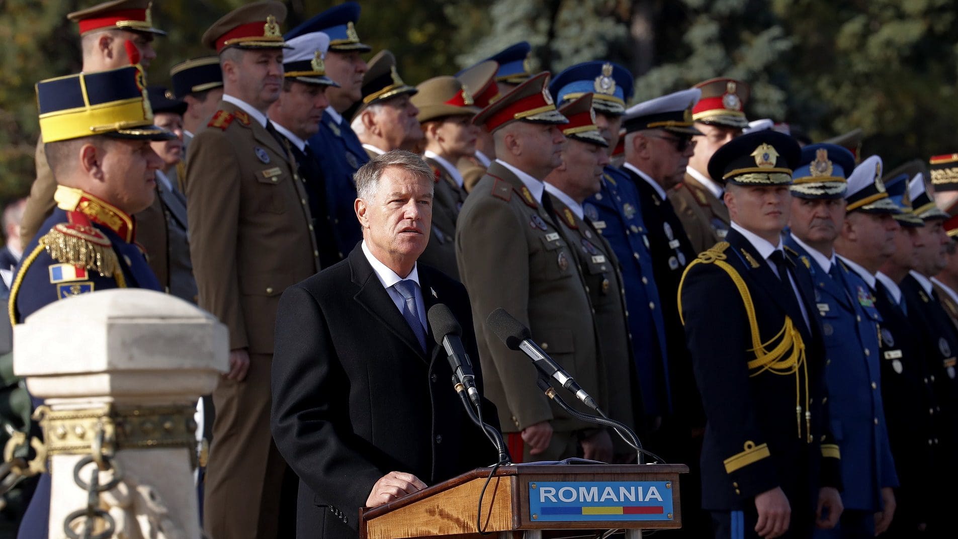 Iohannis román elnök lemond a növekvő nyomás alatt