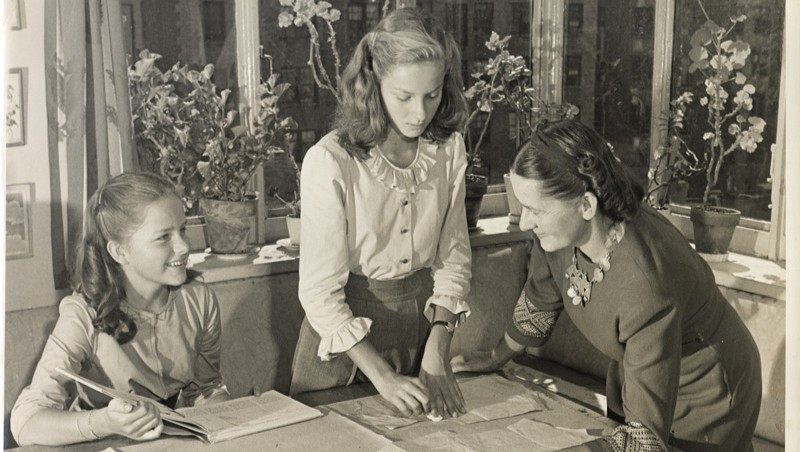 Mariska Kárász and her daughters Solveig and Rosamond