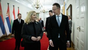 Magyar FM címkék a szerb tüntetések színforradalmi kísérletként